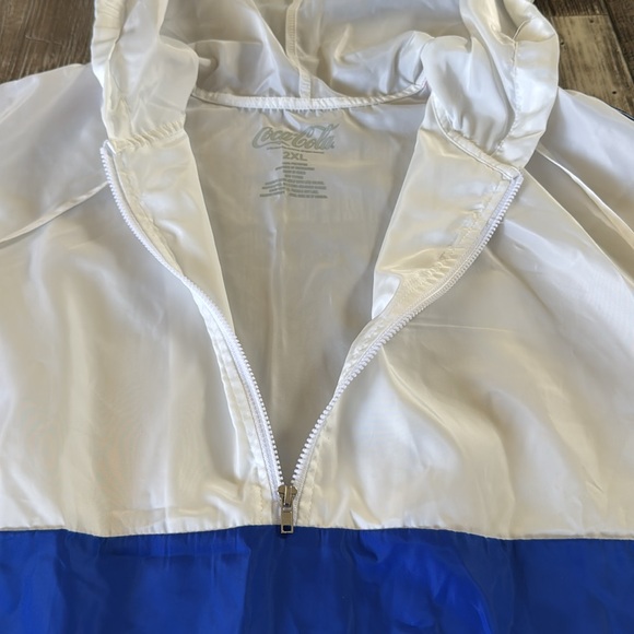 Coca-Cola Women or men
Windbreaker Jacket Size 2XL
Lightweight Pullover hood - Picture 10 of 15